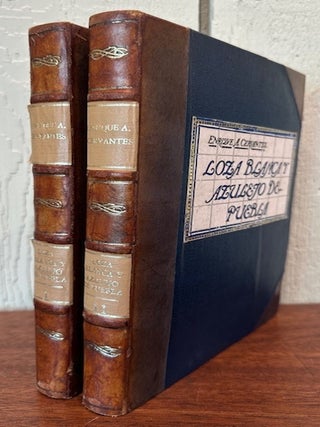 LOZA BLANCA Y AZULEJO DE PUEBLA. (Two volumes)