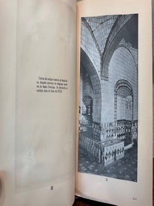 LOZA BLANCA Y AZULEJO DE PUEBLA. (Two volumes)