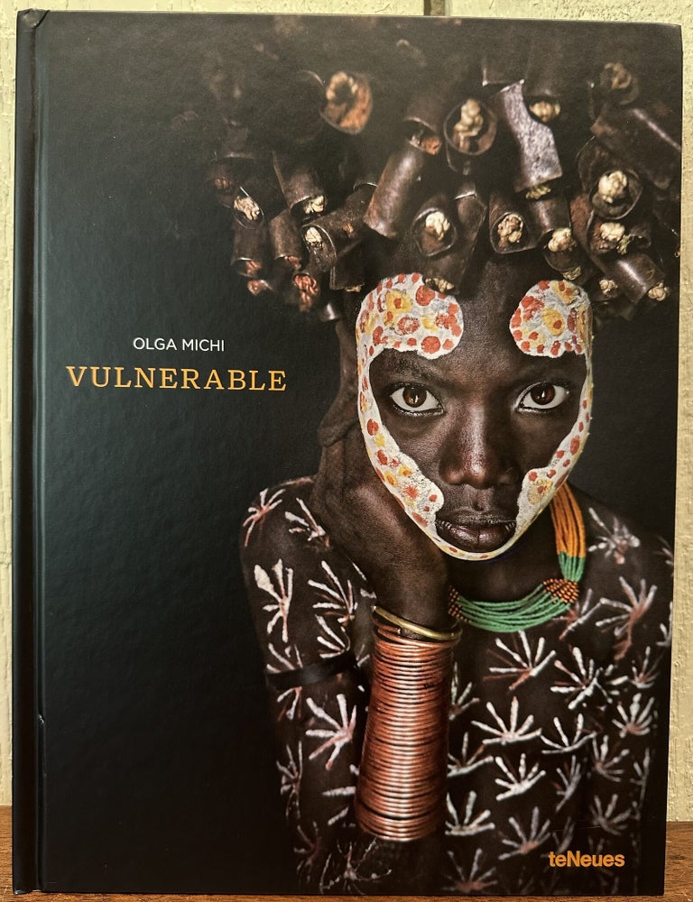 Item #57638 VULNERABLE / Verletzlich. Olga Michi.