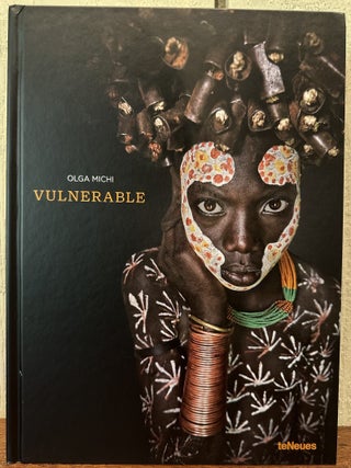 Item #57638 VULNERABLE / Verletzlich. Olga Michi